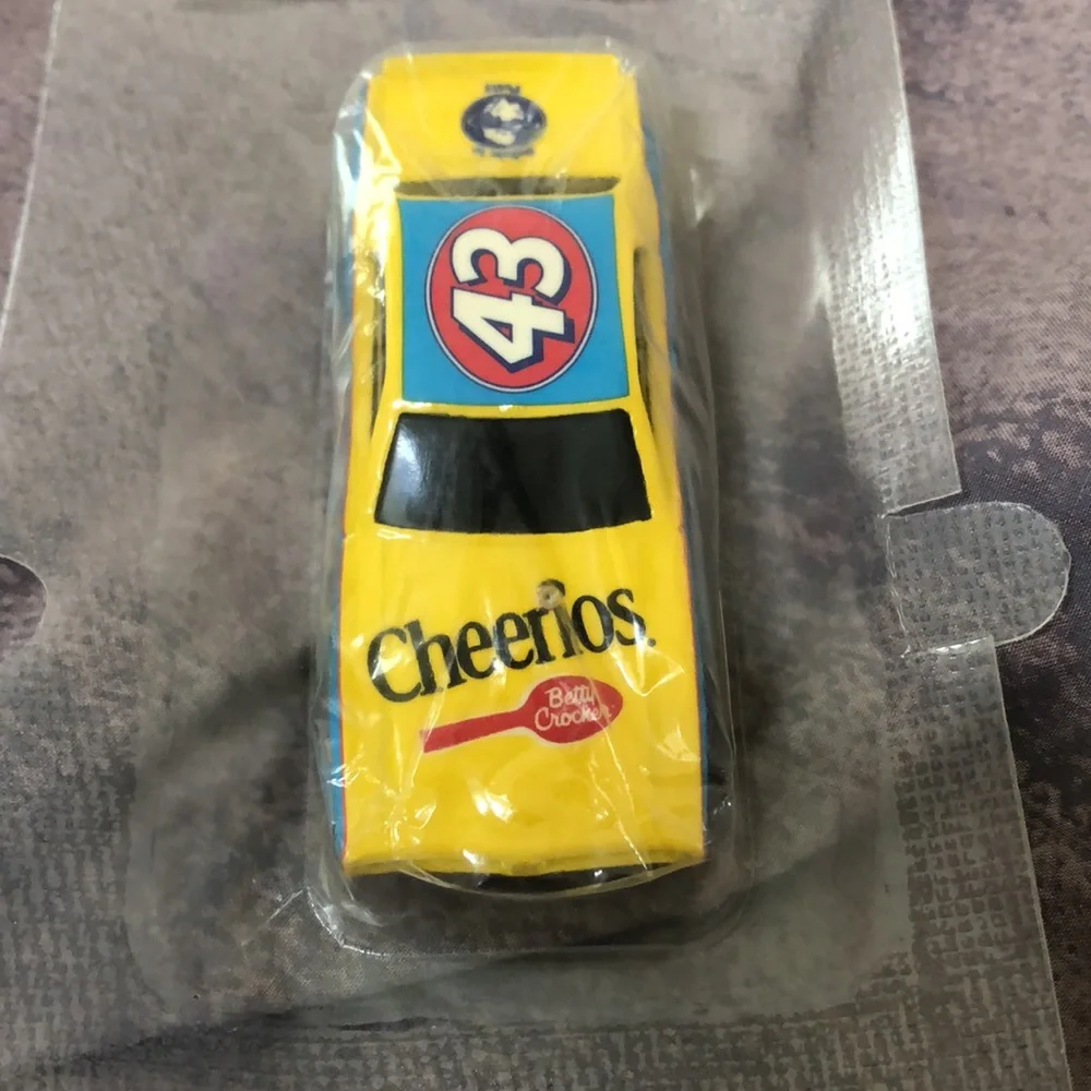 Hot Wheels 1974 Dodge Charger - Cheerios Richard Petty #43 Car - Sealed/New